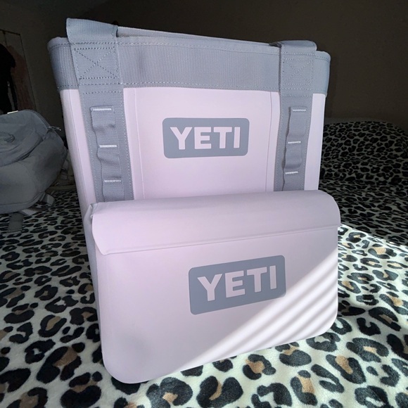 Yeti Handbags - Cherry Blossom Yeti Camino 20